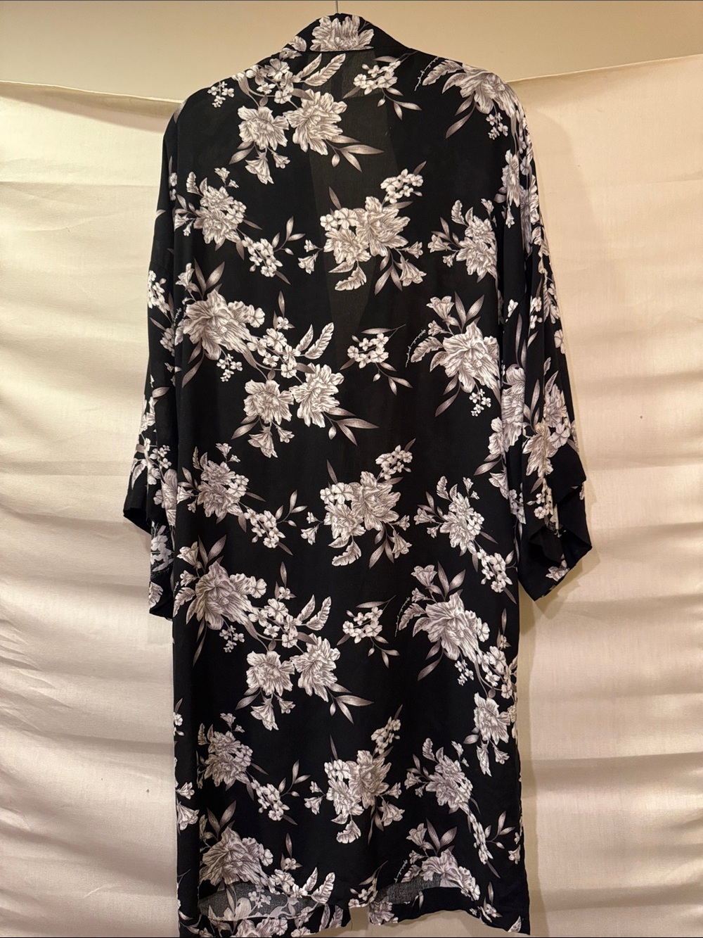 Spiritual Gangster Black and White Floral Kimono Robe - Picture 4 of 4